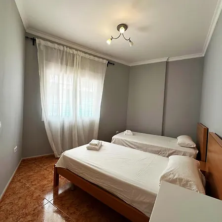 Bajbaj - 2 A 100 Metros De La Playa Del Bajondillo, A 300 Metros Del Centro De