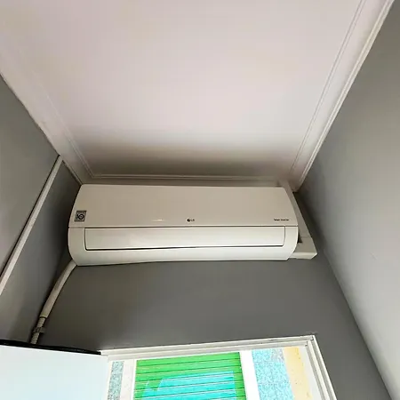 Apartamento Bajbaj - 2 A 100 Metros De La Playa Del Bajondillo, A 300 Metros Del Centro De *