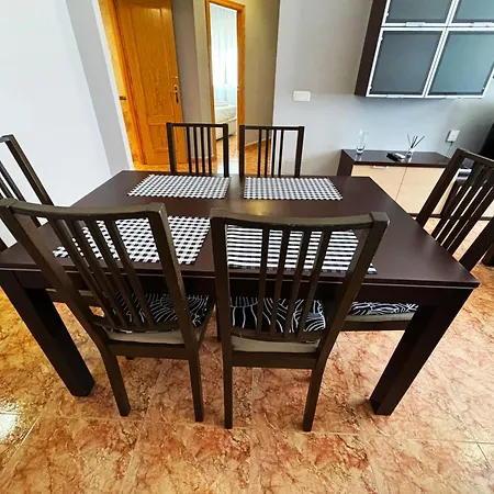Bajbaj - Renovated Ground-floor 2-bedroom, No Stairs - 100 M From Bajondillo