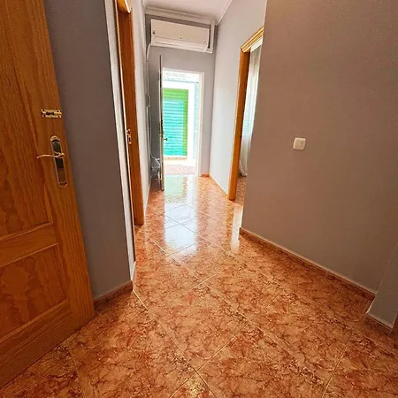 Apartamento Bajbaj - Renovated Ground-floor 2-bedroom, No Stairs - 100 M From Bajondillo *