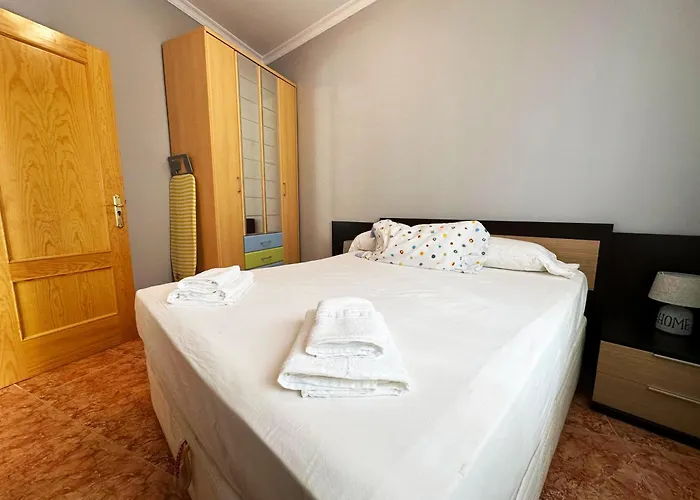 Апартаменти Bajbaj - 2 A 100 Metros De La Playa Del Bajondillo, A 300 Metros Del Centro De *