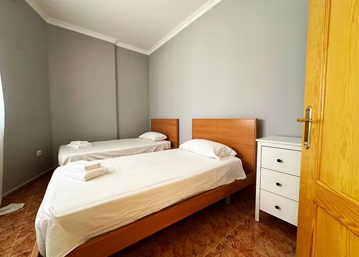 Appartamento Bajbaj - 2 A 100 Metros De La Playa Del Bajondillo, A 300 Metros Del Centro De